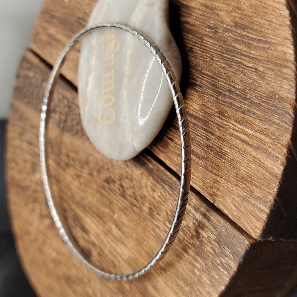 B2626‎ etched bracelet bangle